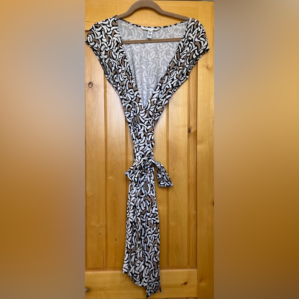 Like new Diane von Furstenberg DVF 6 silk wrap dress, black, cream, camel print